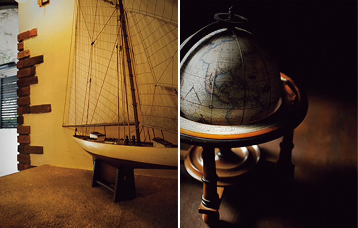 船と地球儀の画像