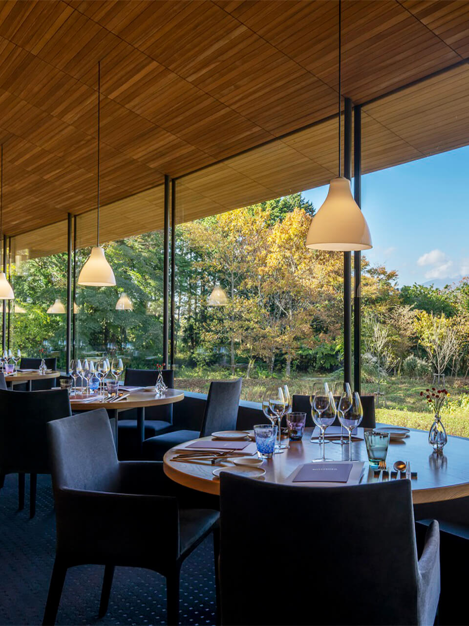 目の前には雄大な富士山! 「メゾンケイ」×「シャンパーニュ・ボランジェ」の美味と美酒に酔いしれる