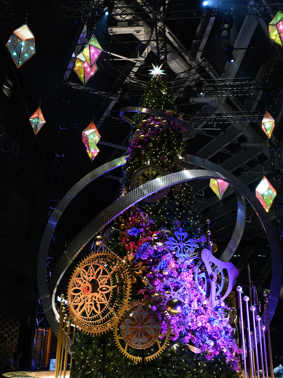 日本初！ パテック フィリップのクリスマスツリーが新宿住友ビル前で点灯