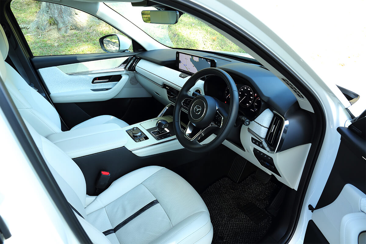 マツダ CX-60 XD-HYBRID Premium Modernの車内の画像