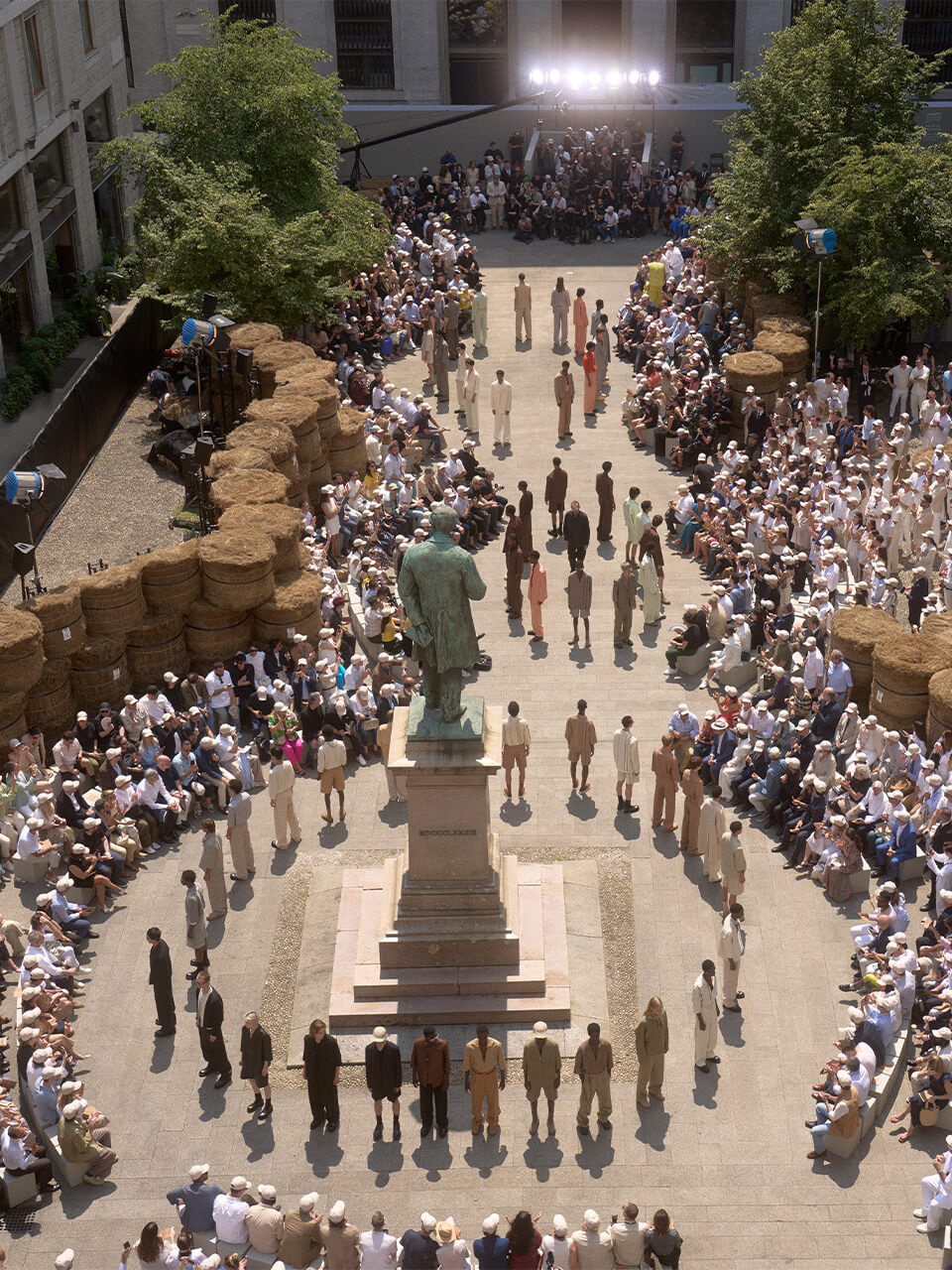 リネンで軽やかな男性像を描いた「ゼニア」の2024年春夏