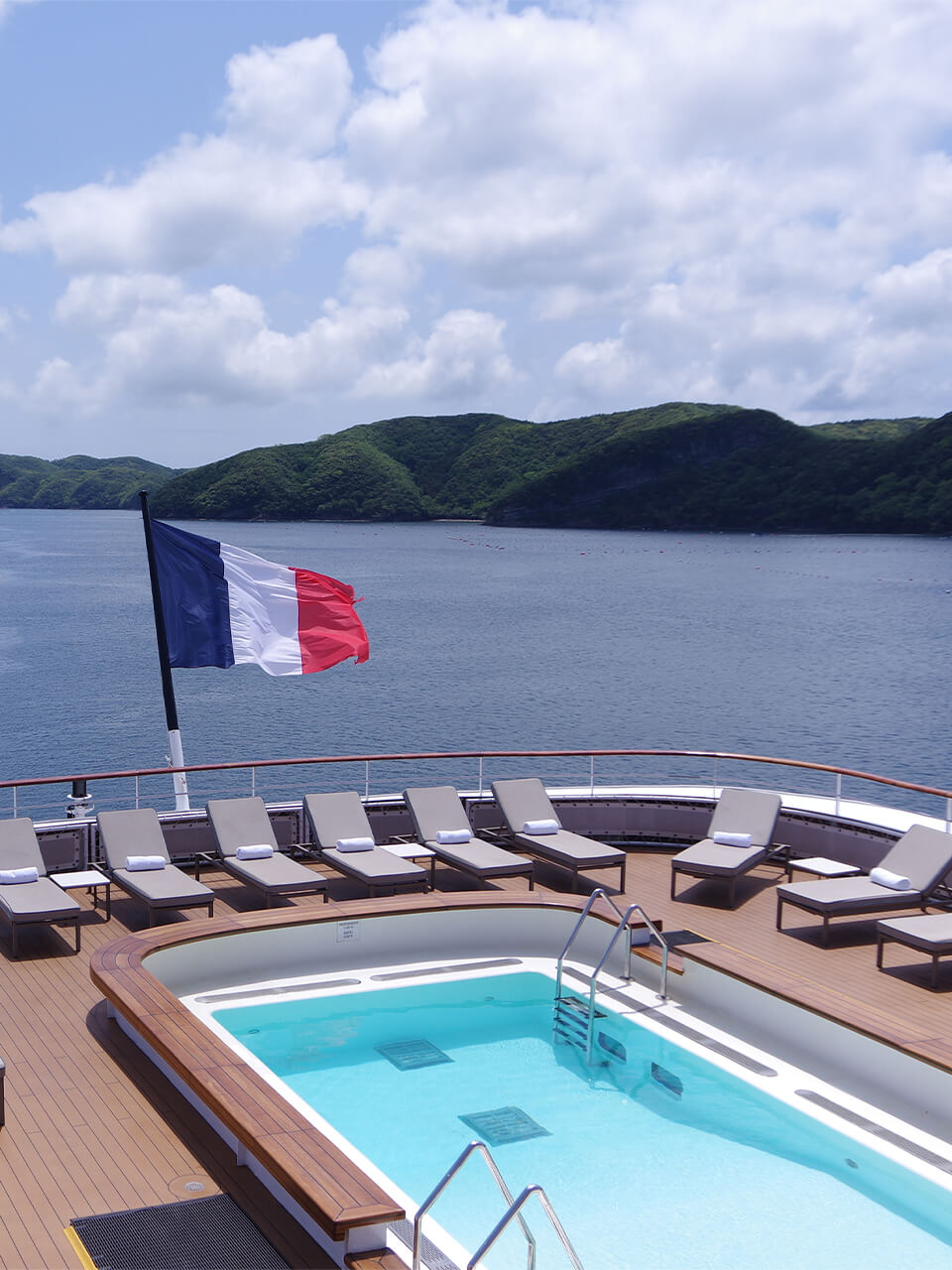 異邦人のアングルから日本の港町風情を再発見する「ポナン」のクルーズ