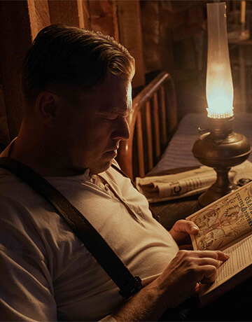 俳優、映画プロデューサー、脚本家、環境活動家。 レオナルド・ディカプリオ