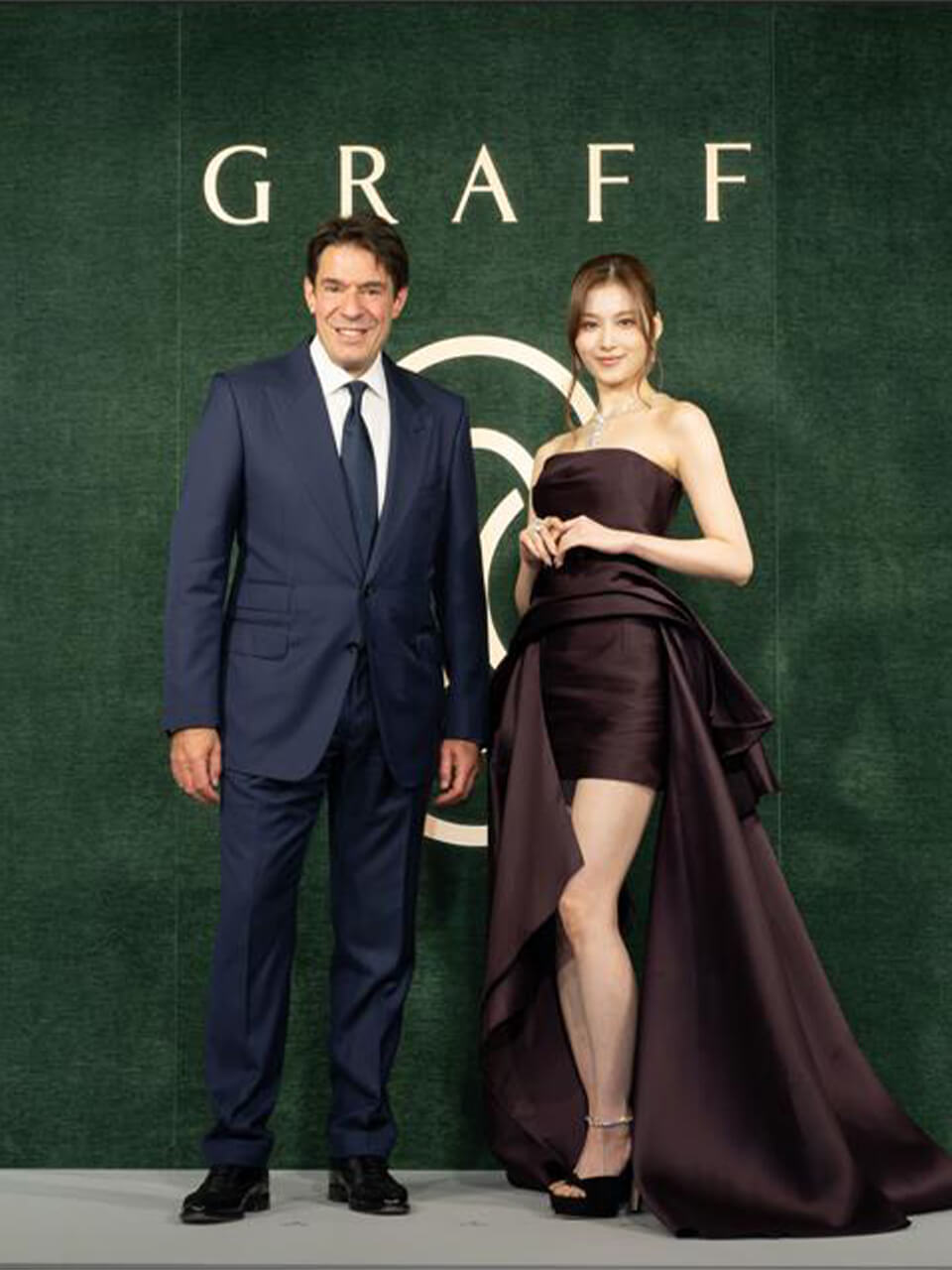 TWICE SANAが魅せる“グラフ”世界最高峰のダイヤモンドジュエリー