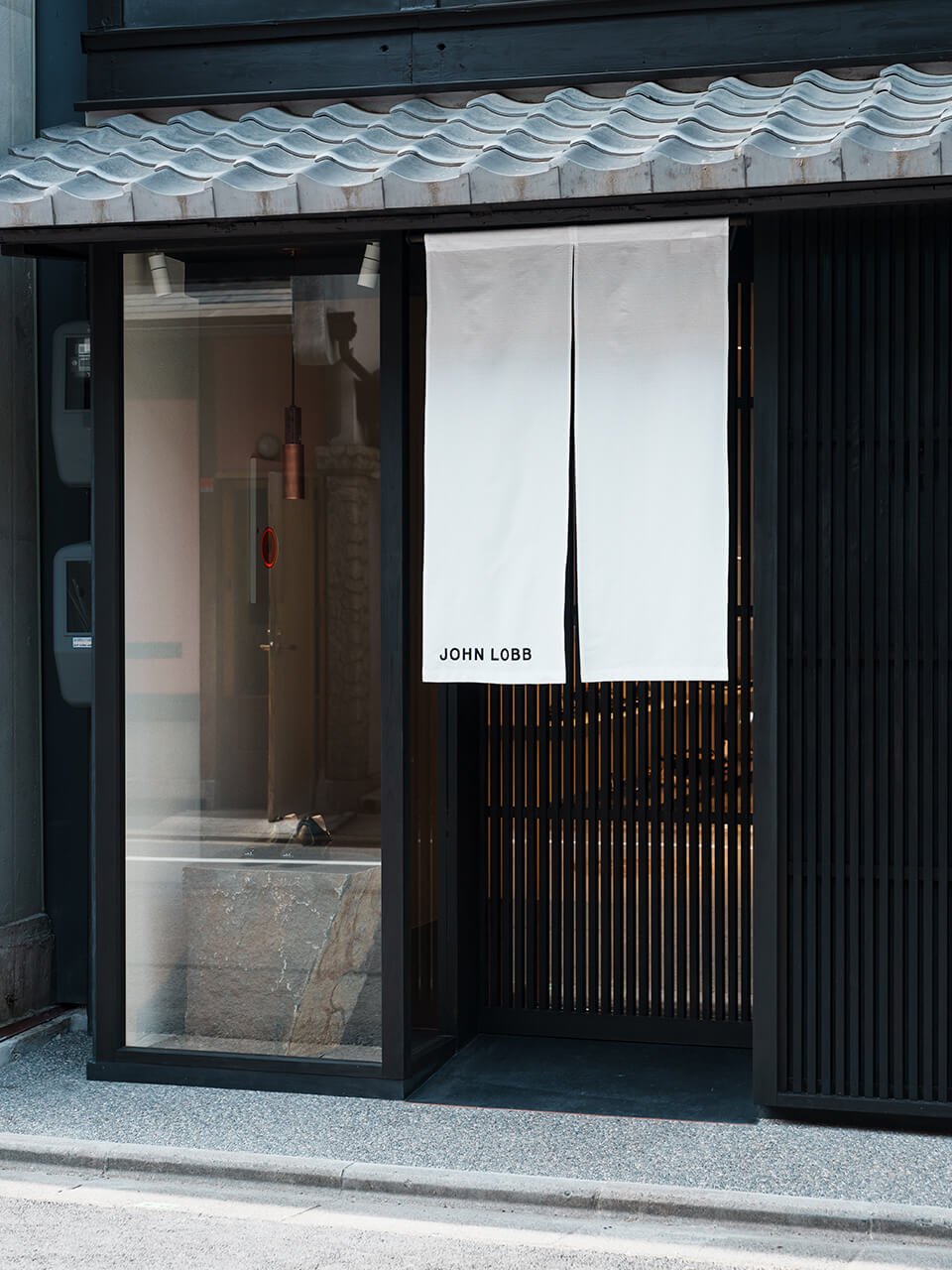 古都に寄り添い、独自の魅力を生む「ジョンロブ京都店」