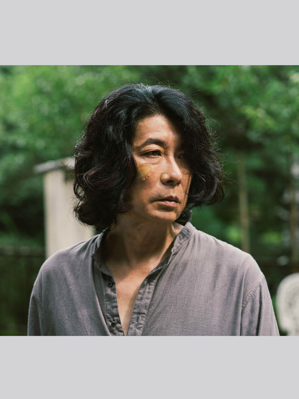 永瀬正敏が語る『箱男』。安部公房から直接、映画化を託され、27年間諦めなかった石井岳龍監督と形に。前編