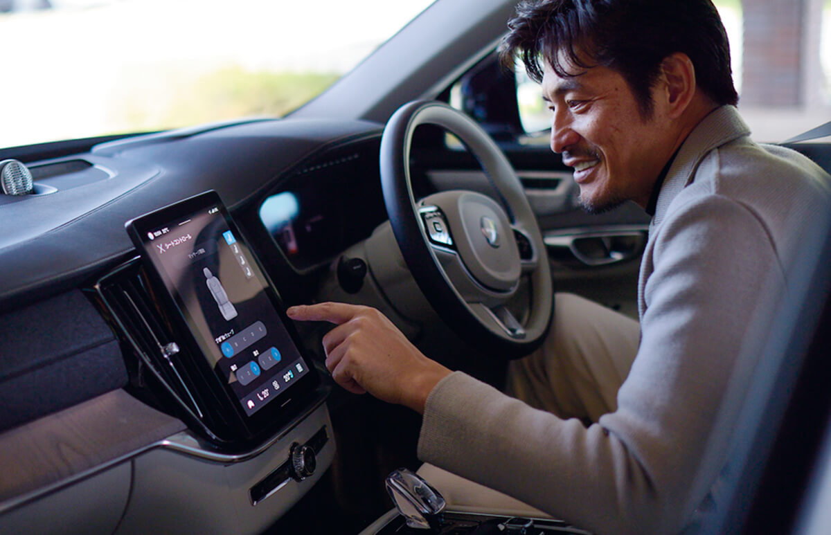Volvo XC90 Ultra T8 AWD Plug-in hybridと坂口憲二の画像