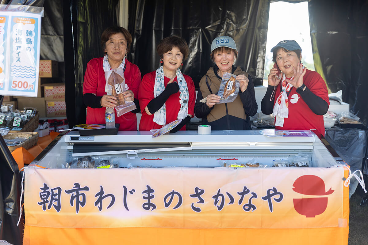 普段は輪島朝市に出店している地元の方々が、大会のために出店している画像