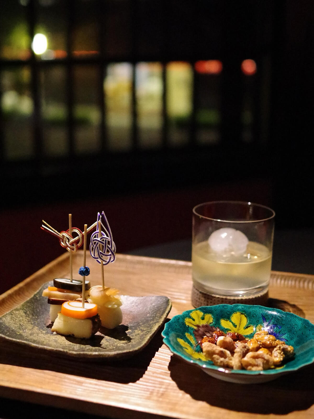 ドリンク1杯、おつまみ2品の画像