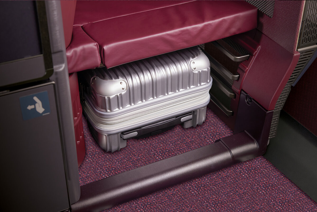 スーツケースを下部に収納している画像