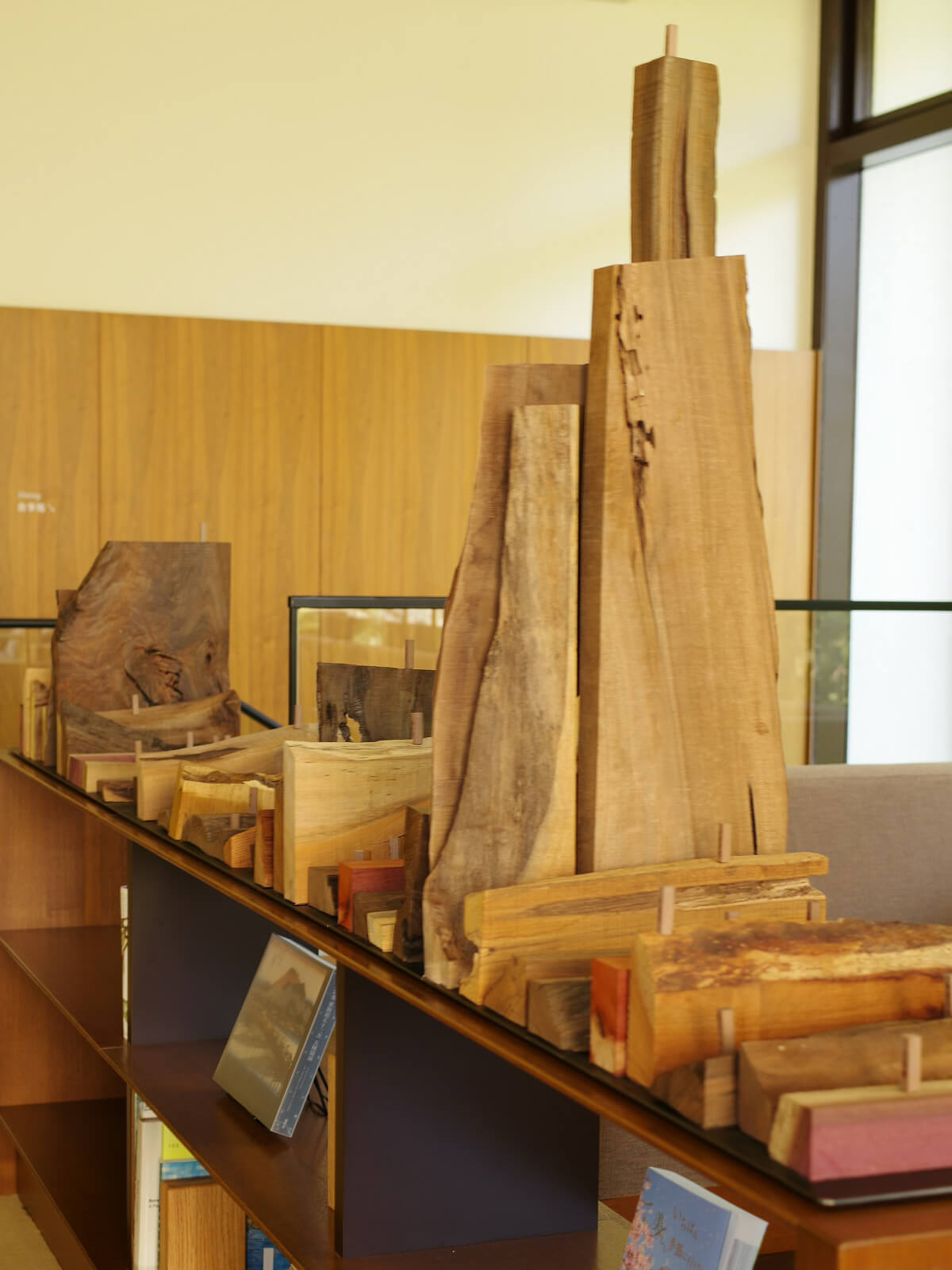 木製のアートの画像