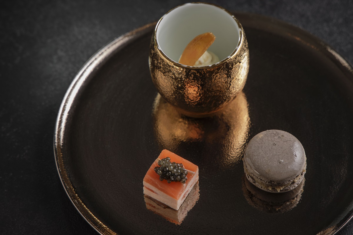 ディナーコースより「アミューズ ブーシュ」の画像