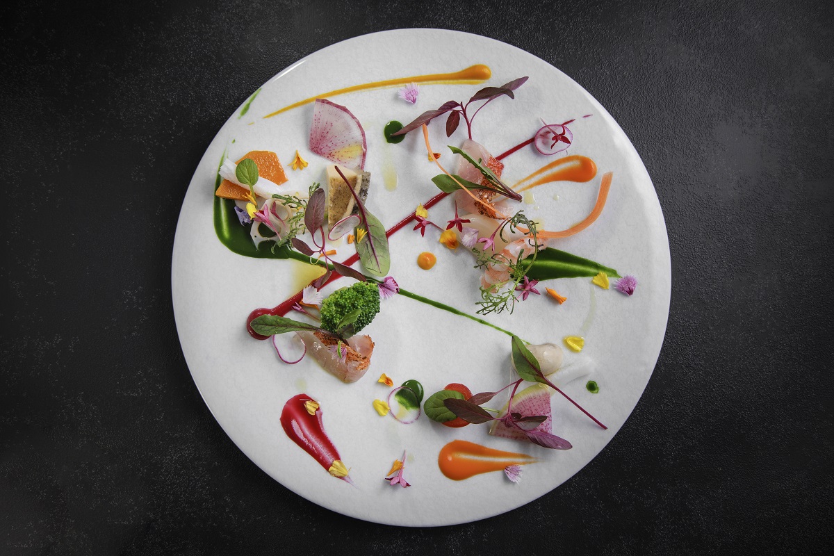 コースより前菜「秋の鮮魚と旬野菜のサラダ」の画像