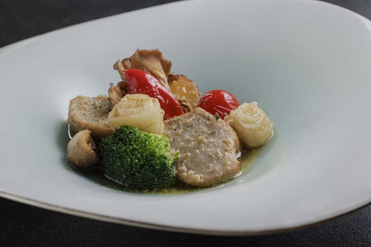 ビーガンメニュー「三島産里芋のアヒージョ」の画像