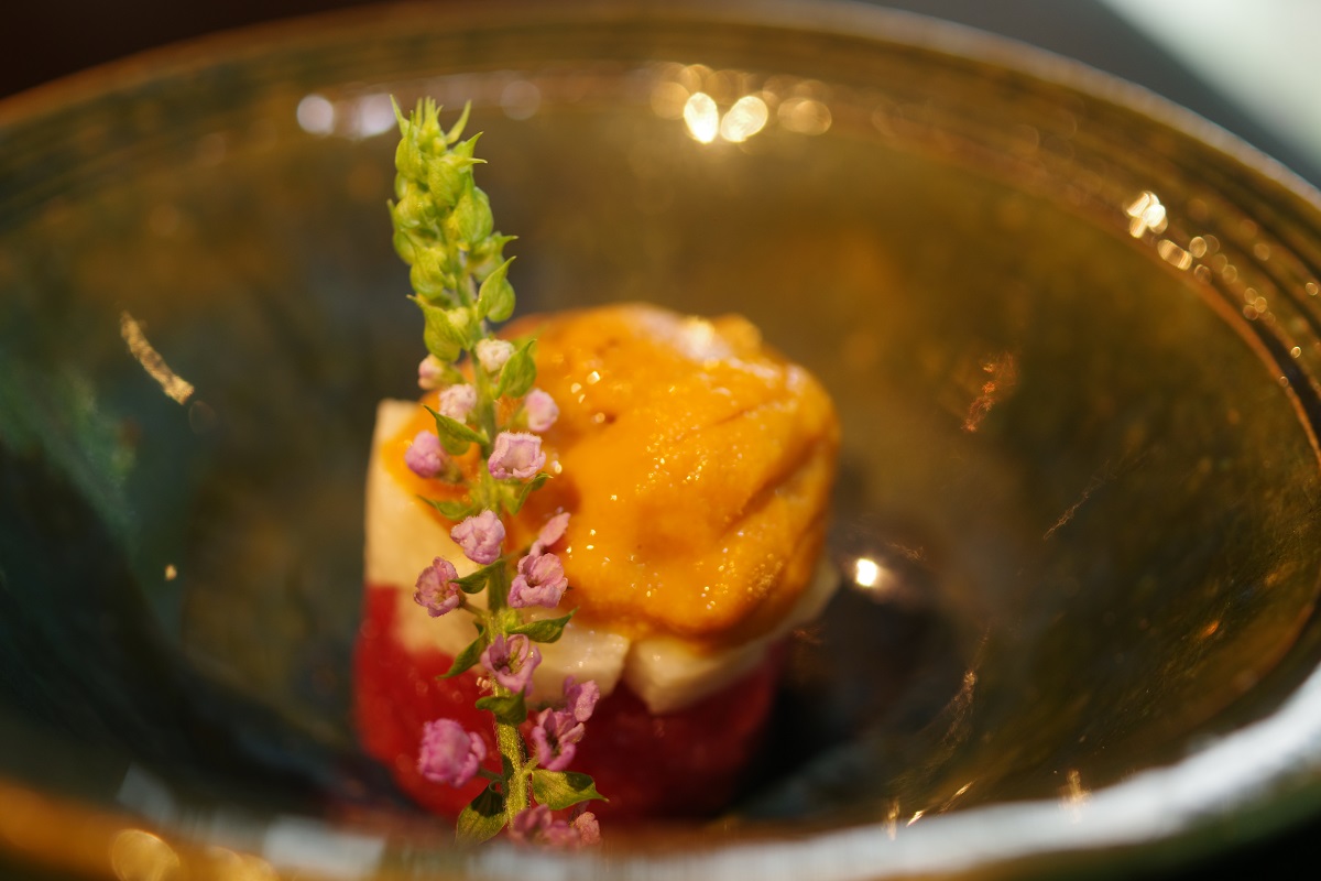 「鮪と雲丹のあられ和え 黒にんにく風味」の画像