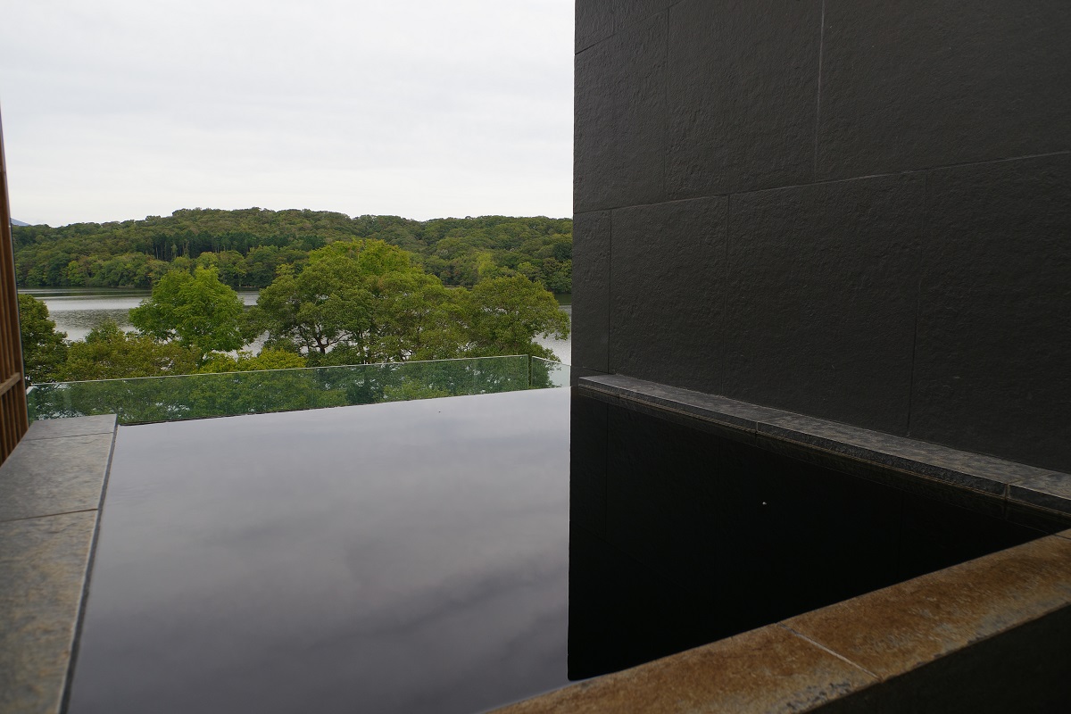 ポロト湖が目の前に見える画像