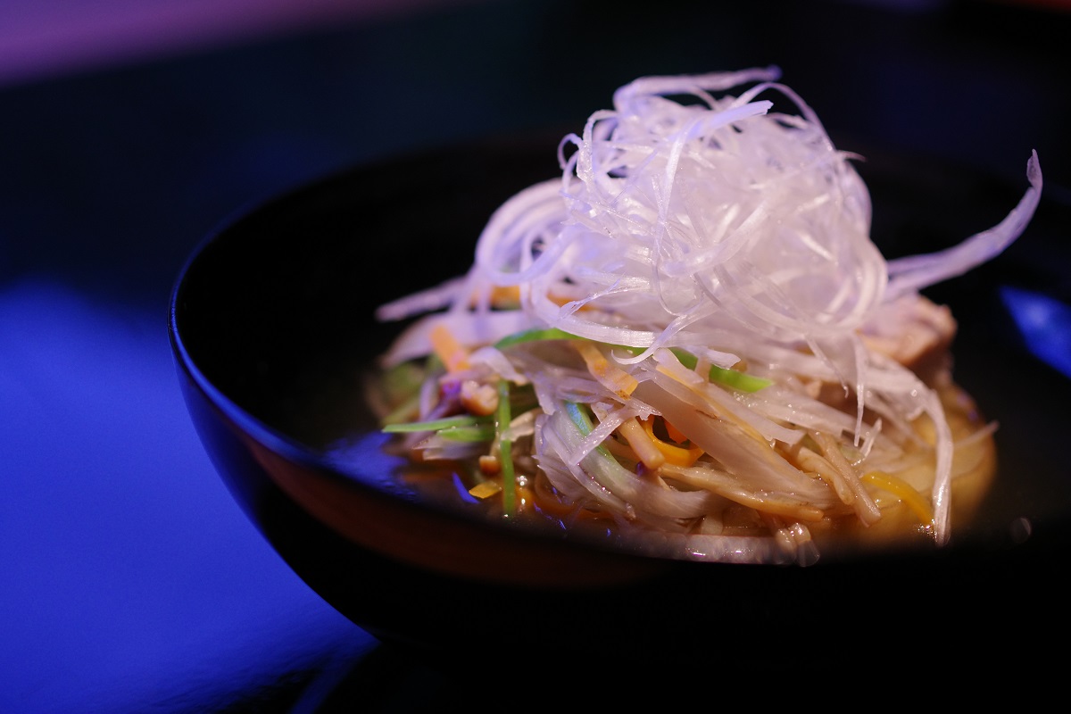 ディナーコースより「お椀」（秋茄子と吟醸豚沢煮椀）の画像