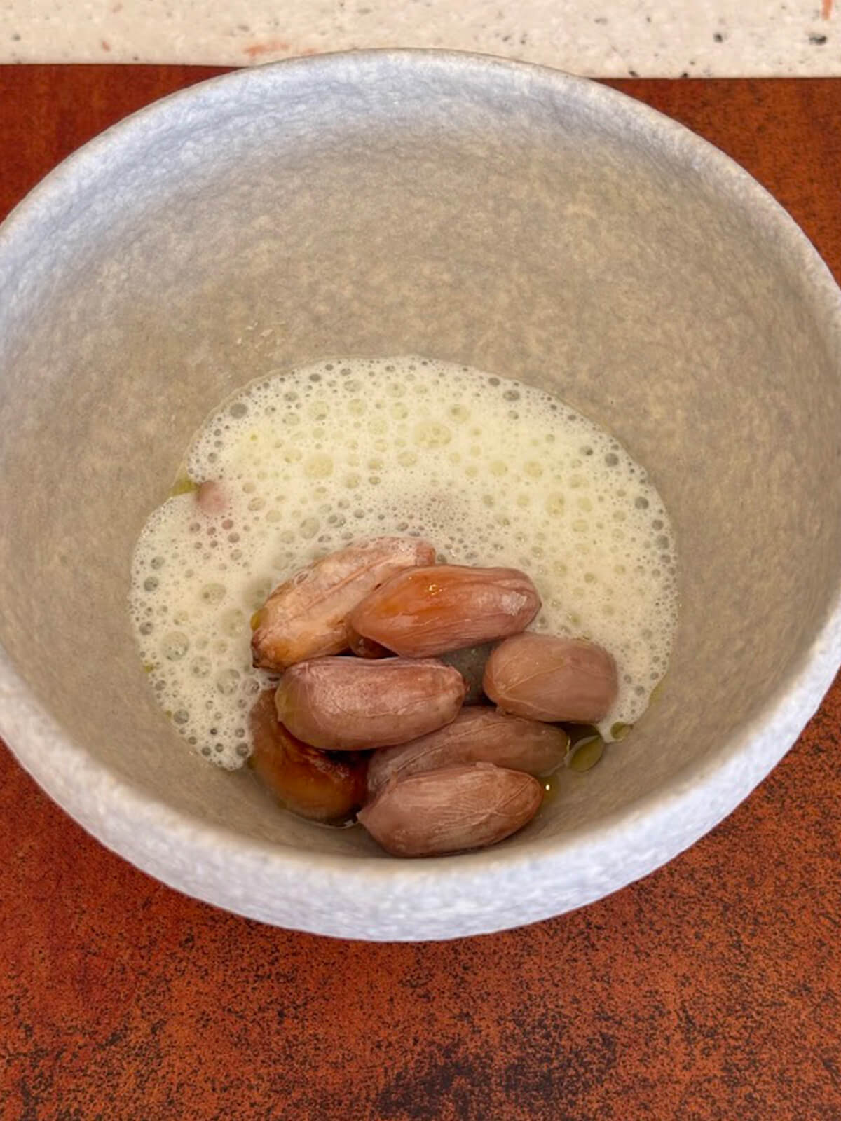 越前らしい蕎麦を使った一皿の画像