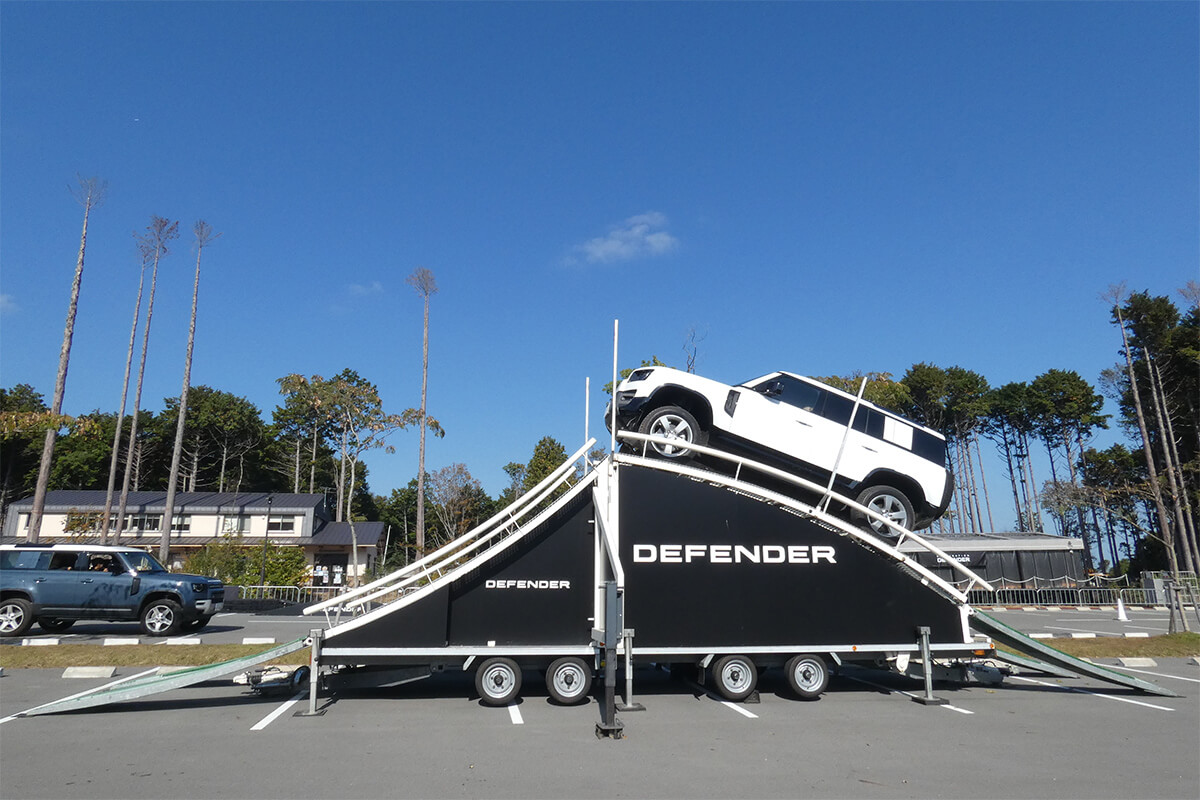 「ツインテラポッド」を上る画像