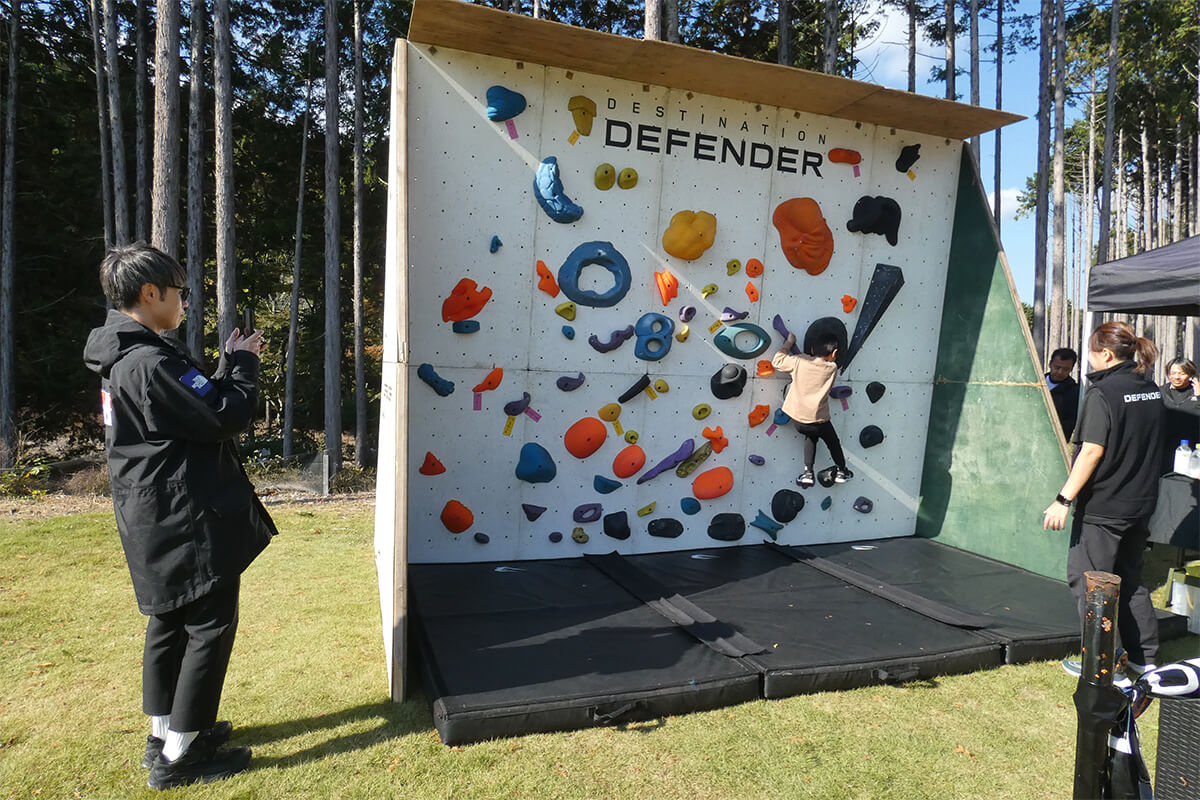 小さな子供でも安全にボルダリングを楽しめる専用ウォールの画像