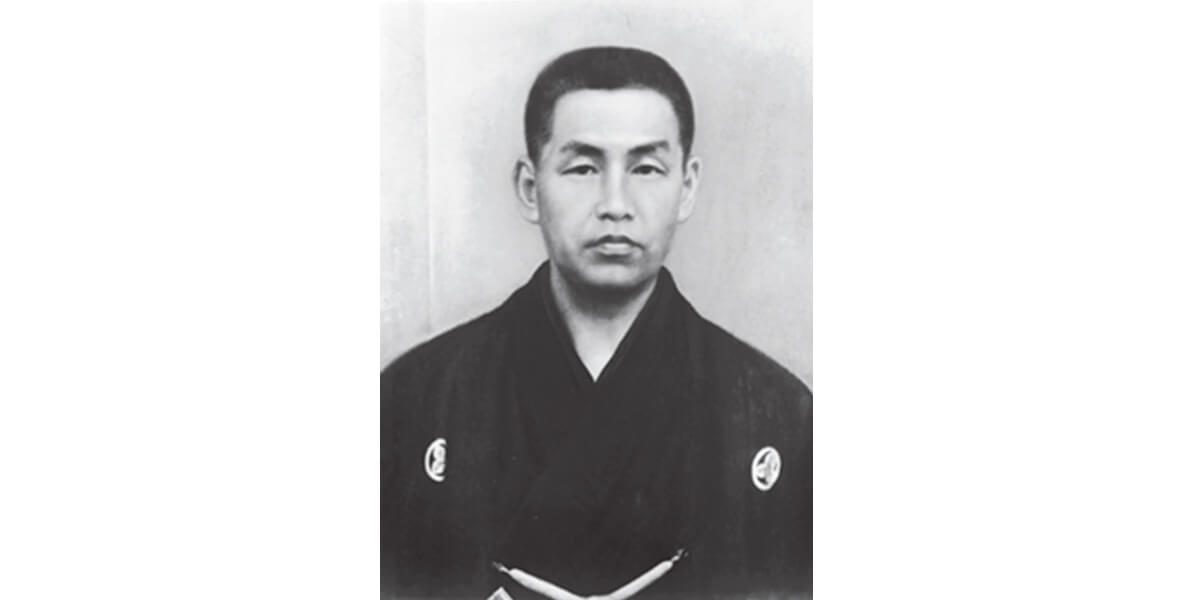 初代小菅丹治（写真）の画像