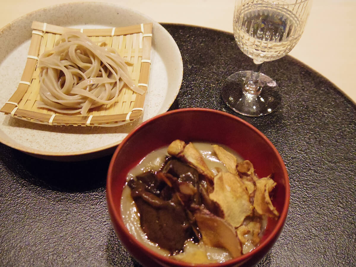 キノコや山菜を使ったスペシャリテの画像