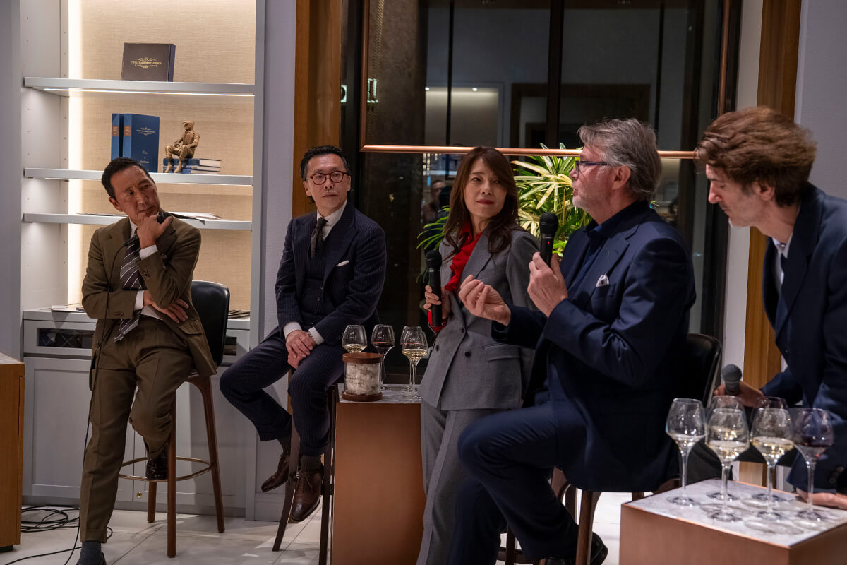 左から鴨志田康人氏、矢部克已氏、長谷川喜美氏、フィリップ・トルシエ氏、そしてトルシエ氏の通訳としてもおなじみのフローラン・ダバディ氏の画像