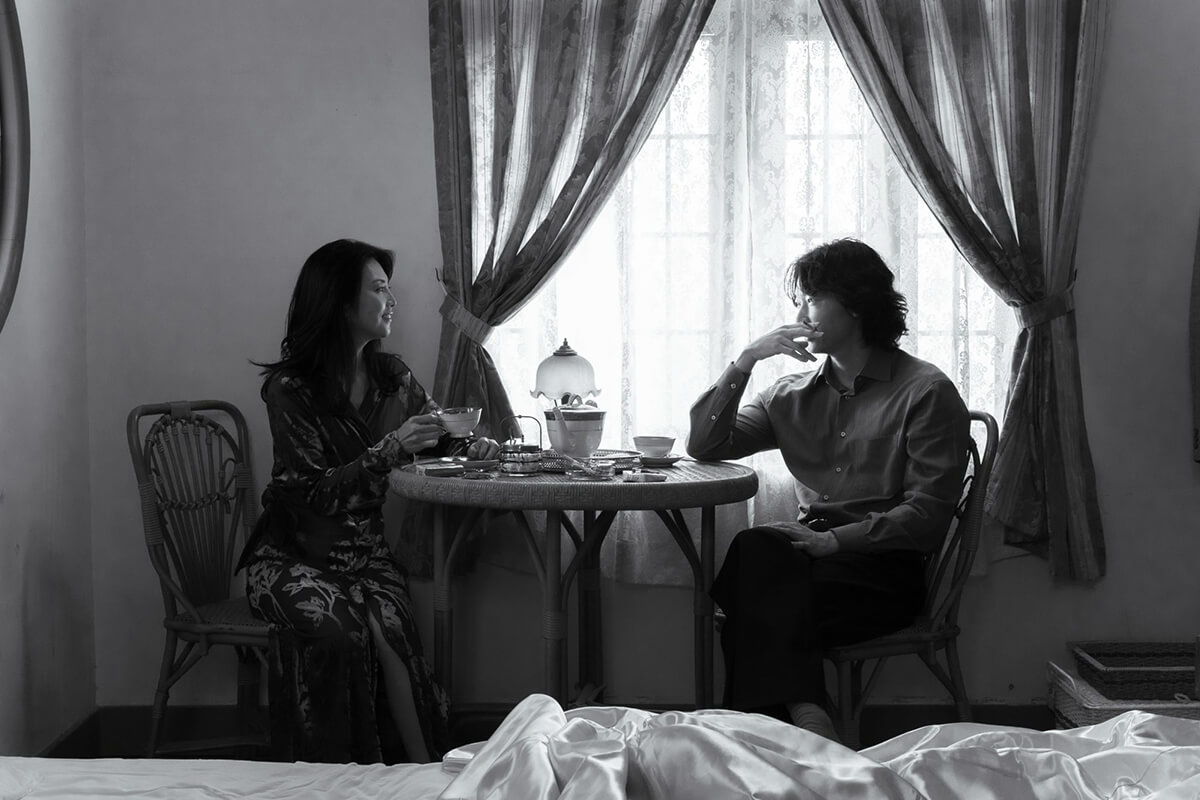 映画『星と月は天の穴』の田中麗奈さんと綾野剛さんの画像