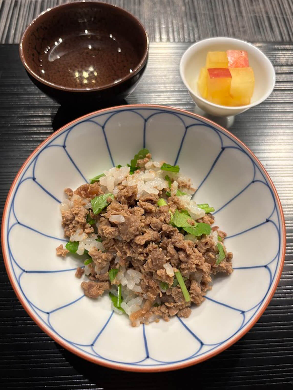 「鹿そぼろご飯 芹 林檎在所漬け」の画像