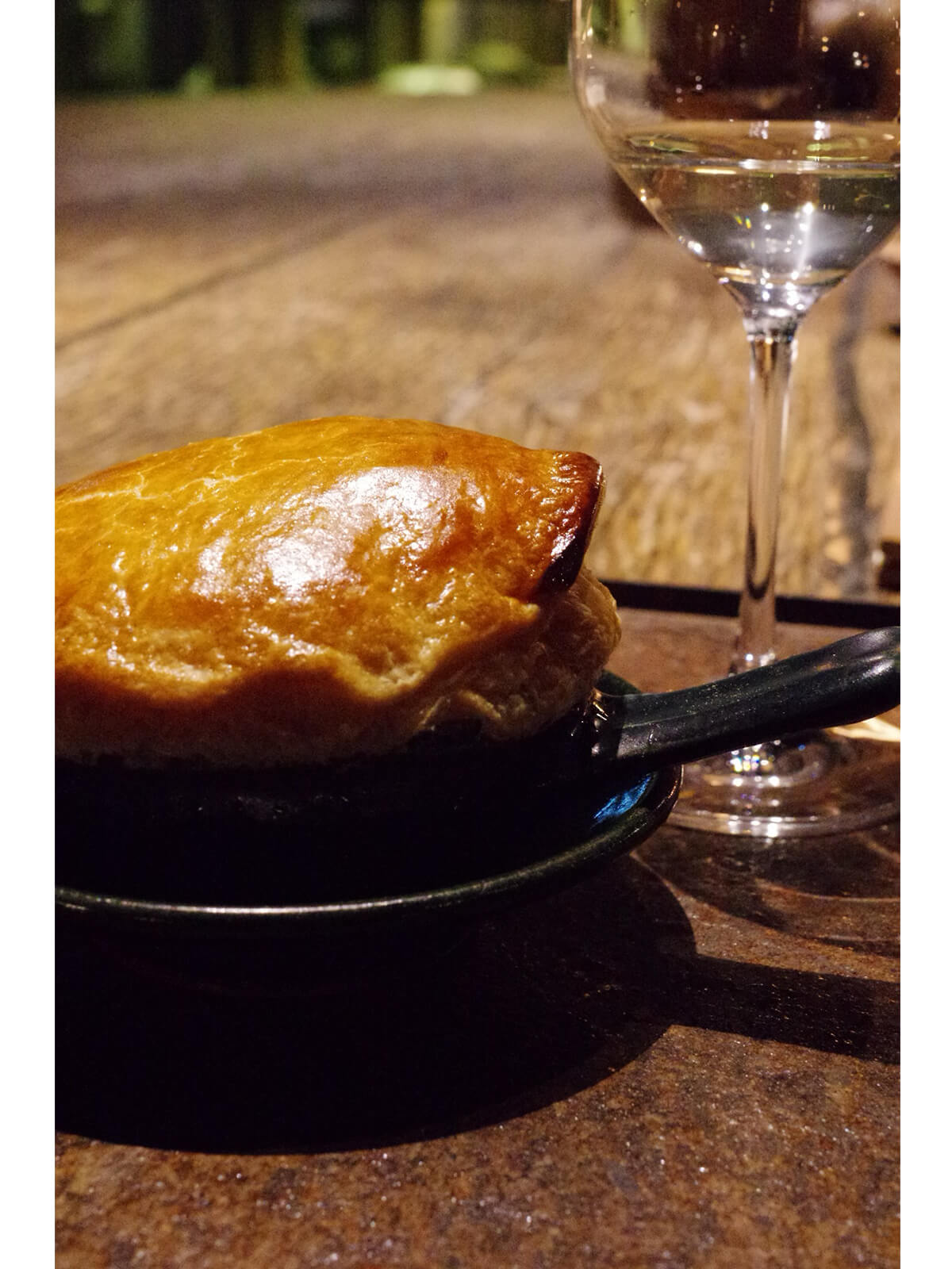 コースより「モシリのスープ」(虎杖浜産毛蟹のオニオンスープ・アンクルート ダブルコンソメ仕立て)の画像