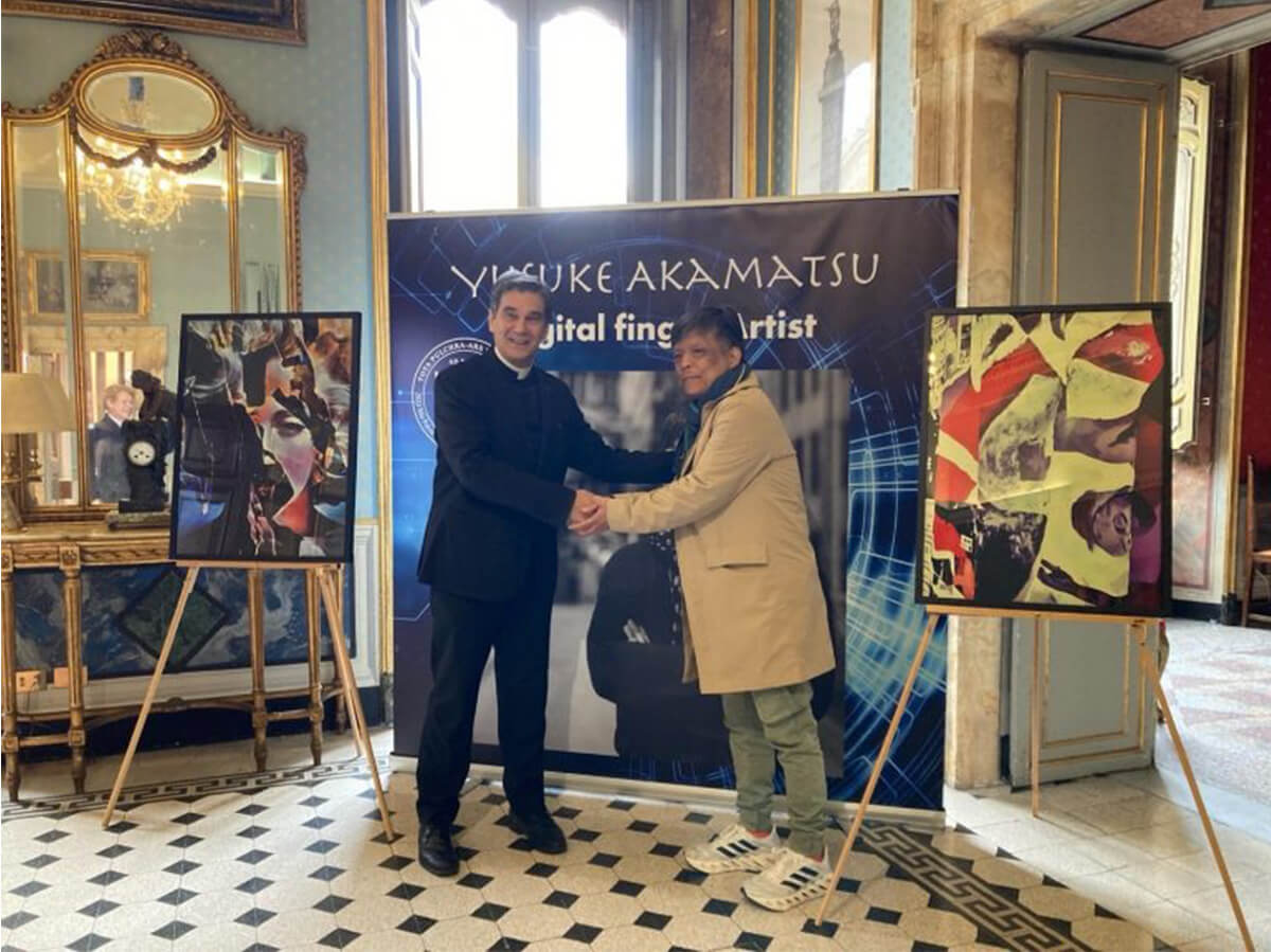 バチカン美術館へ作品2点を寄贈している画像