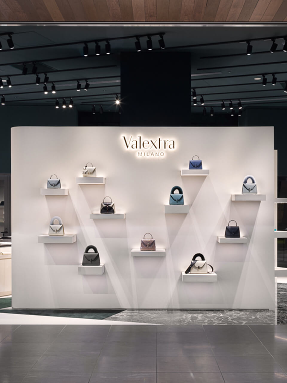 「ウィスパリング・ラグジュアリー」を標榜するブランド“ヴァレクストラ”が追求する「観察する」ものづくり