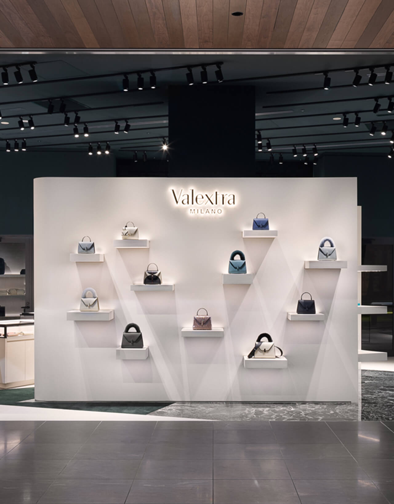 「ウィスパリング・ラグジュアリー」を標榜するブランド“ヴァレクストラ”が追求する「観察する」ものづくり