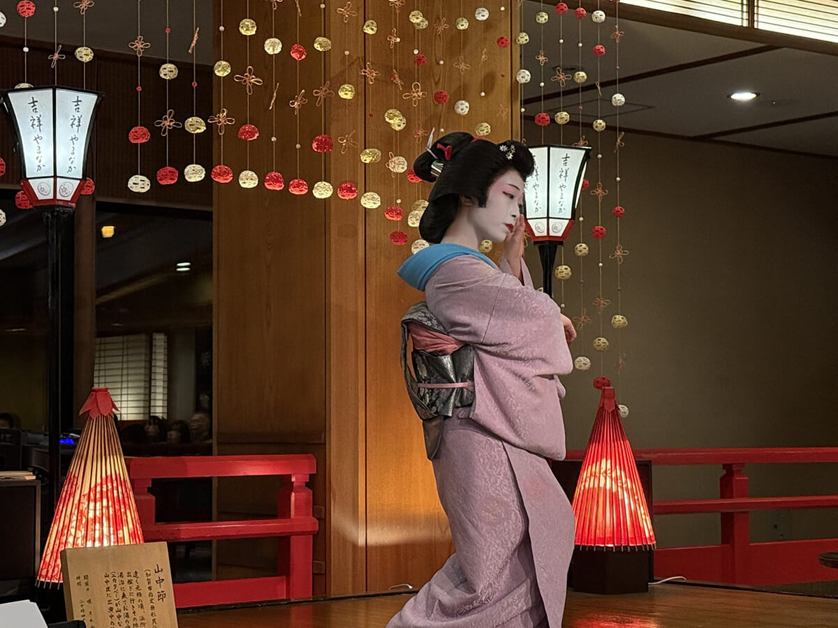 地元の山中芸妓衆による唄や舞（踊り）の画像