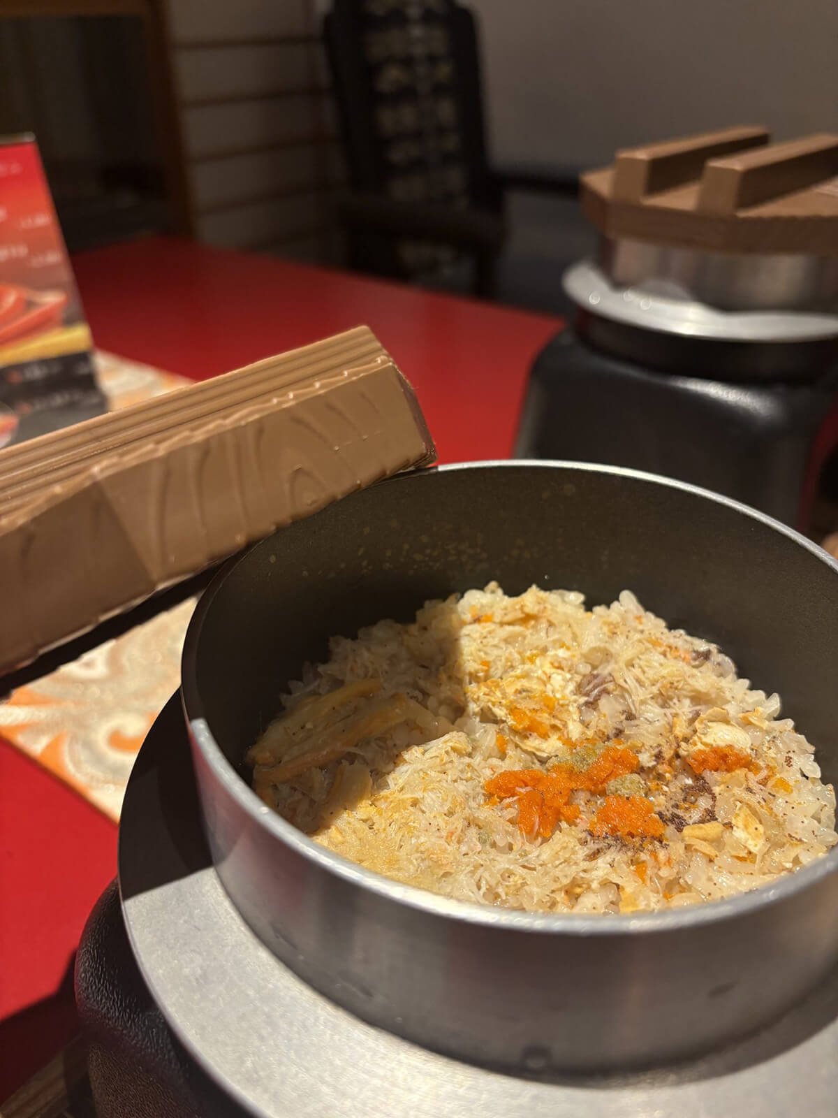 ズワイ蟹と香箱蟹の炊き込み釜飯の画像