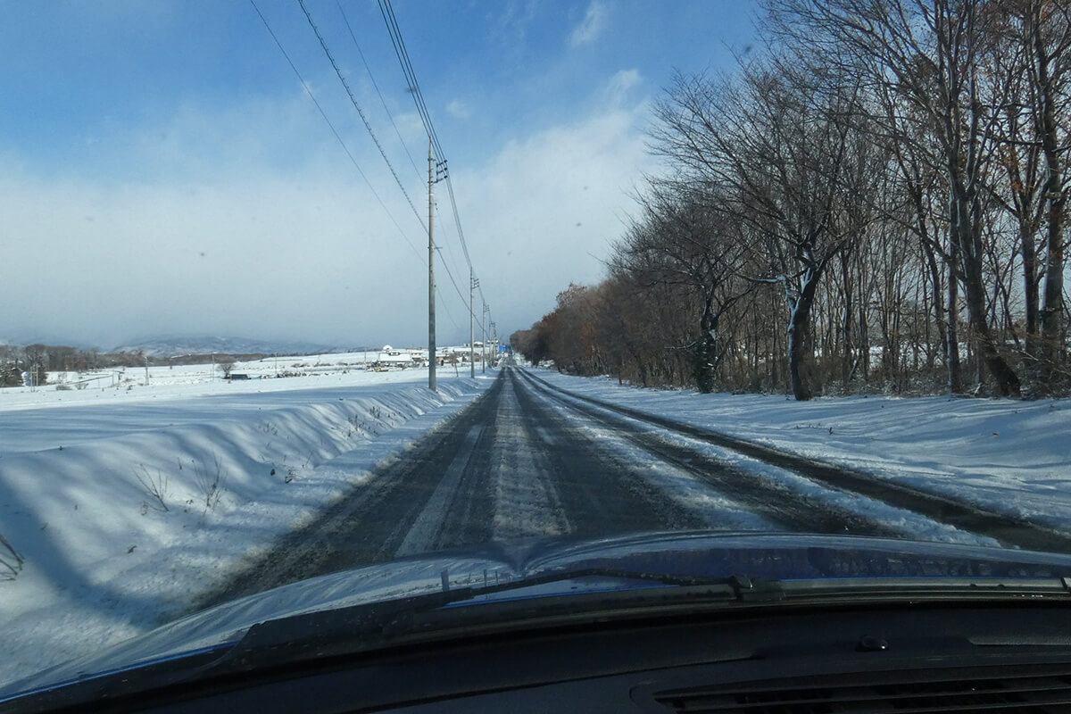 日陰の凍結路面での画像
