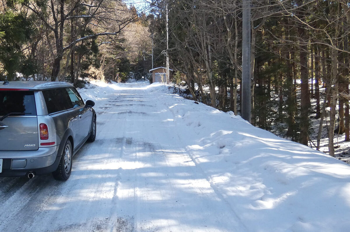 昨年の冬から1年間、8000kmを『シンクロウェザー』で走破した『MINIクラブマン』で、2シーズン目の冬を走行する画像