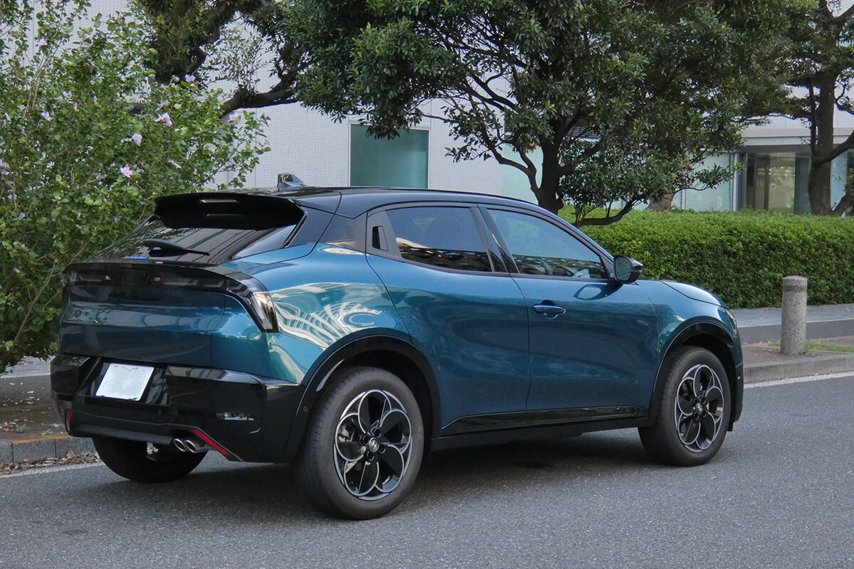 『ジュニア』の斜め後ろからの画像