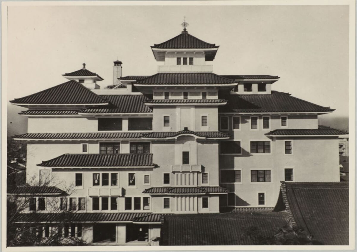 かつての弥栄会館正面の画像