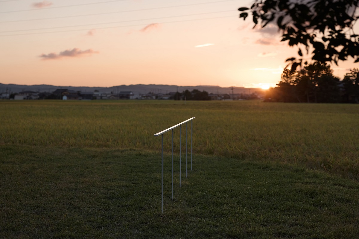 内藤礼氏の作品「返礼」の屋外展示の画像