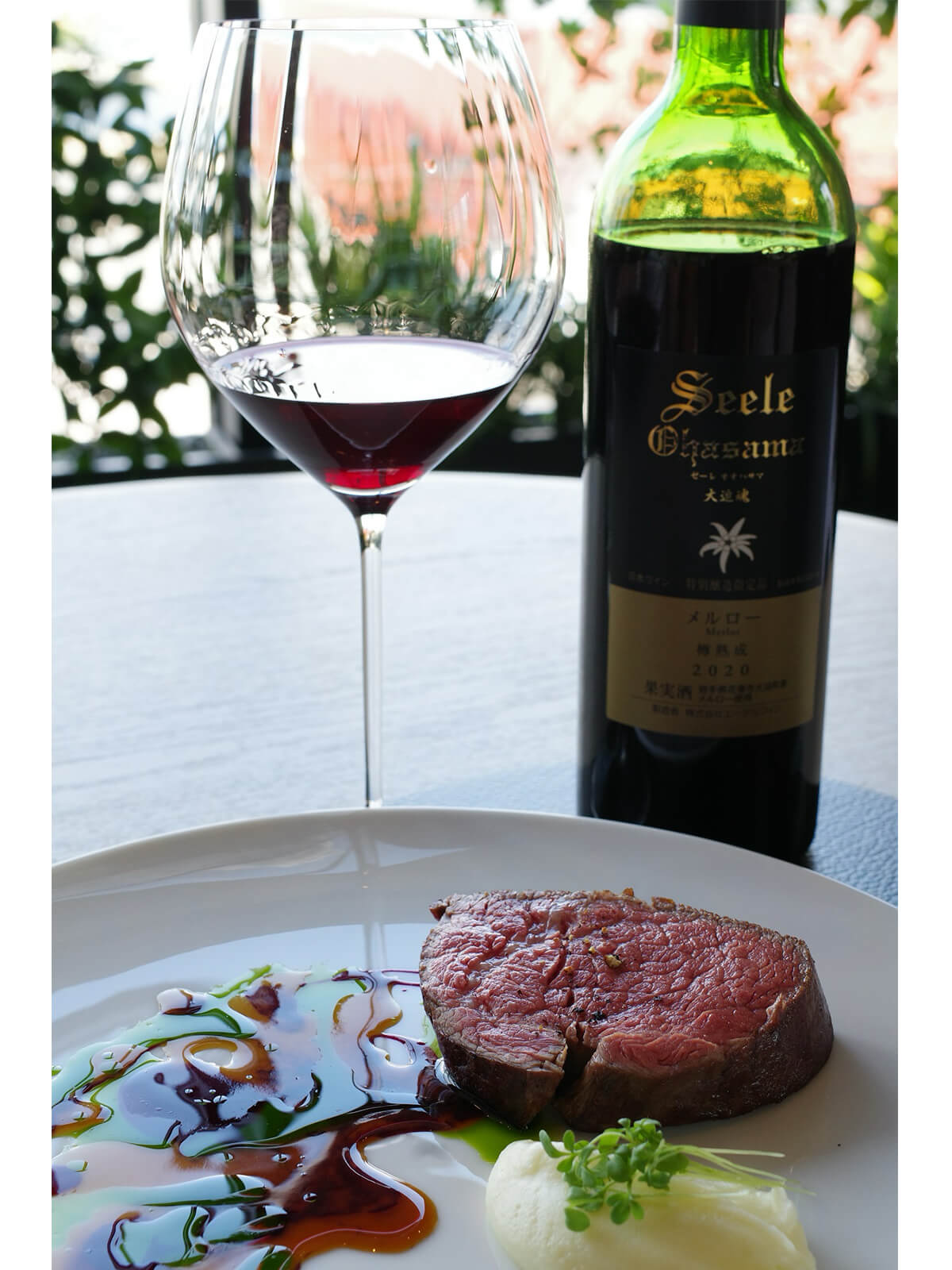 「五戸町倉石牛ヒレのEnステーキ 45℃ 160℃ 湿度60％ 芯温52℃ 炭プレート 八甲田ブルーベリーの発酵ソース 青森ケールオイル」の画像