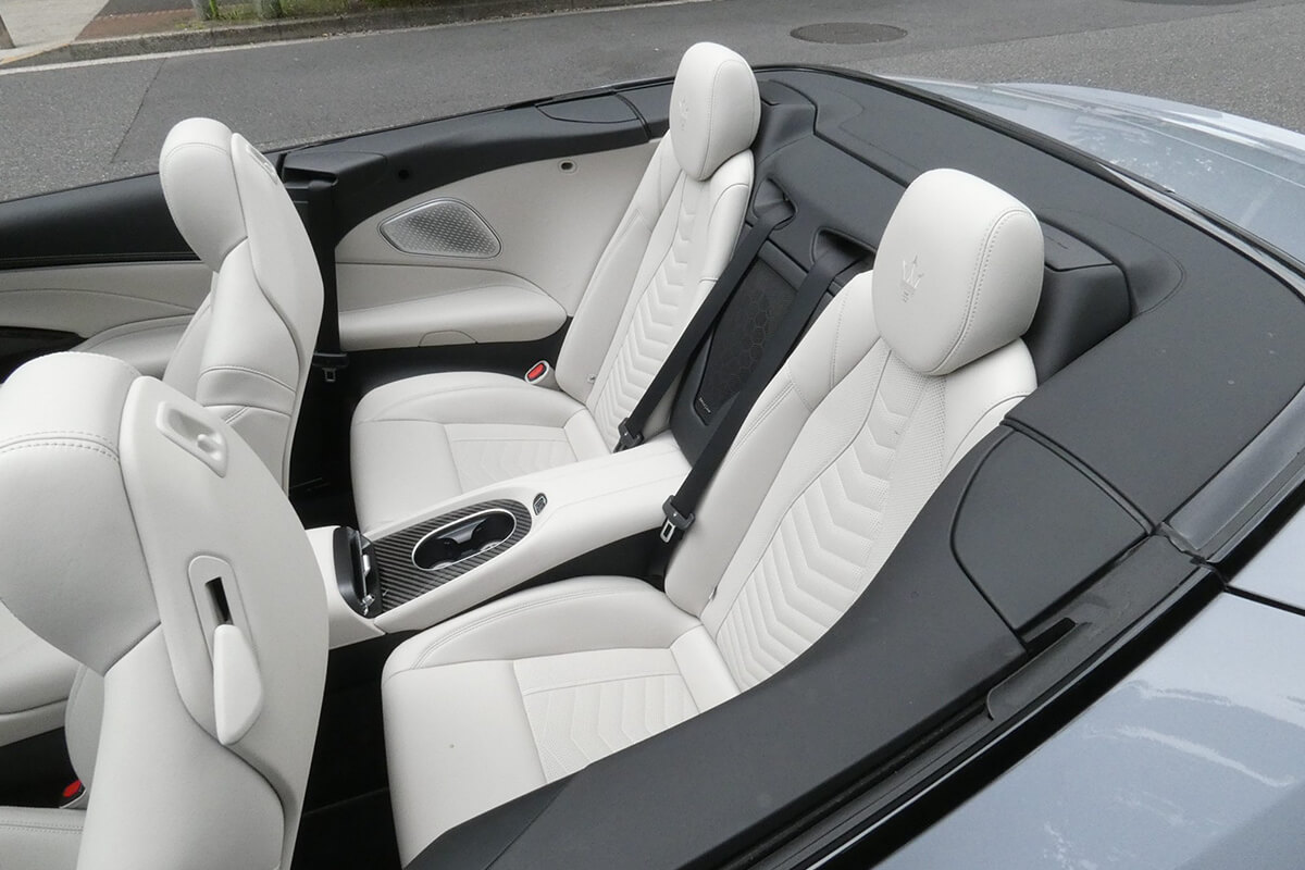 リアシートの画像