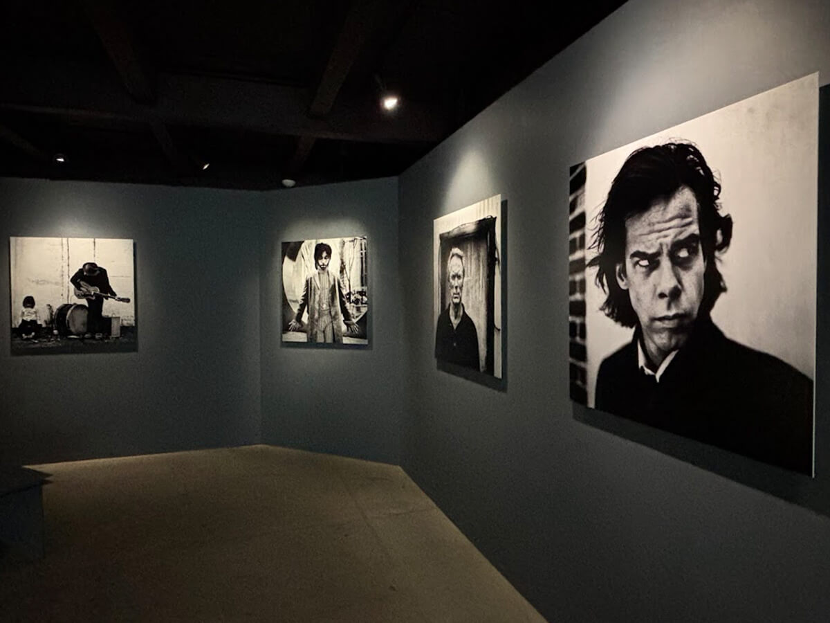 アントン・コービンの選集的回顧展の画像