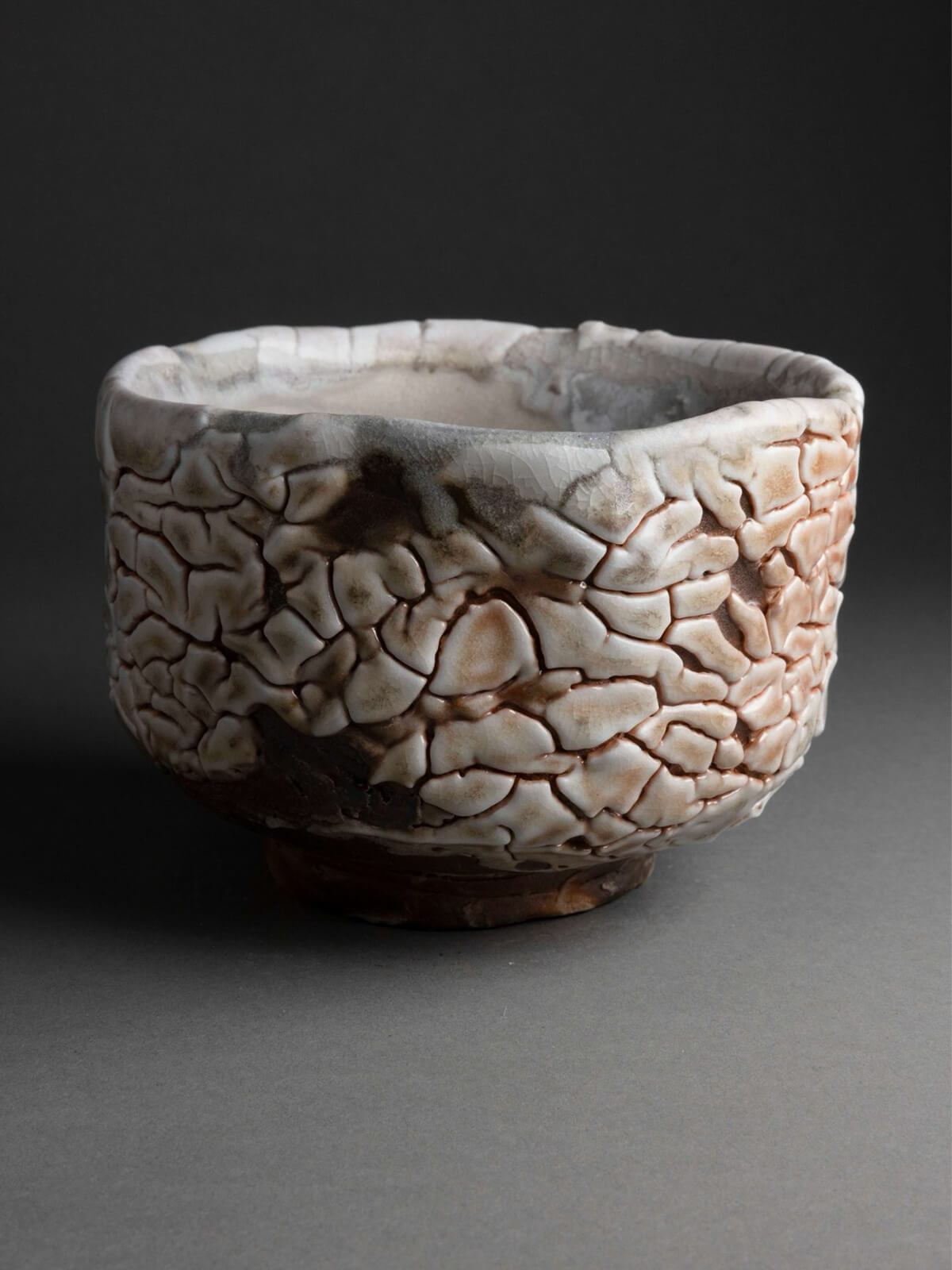 「CHAWAN CABINET by THEASTER GATES」より、「CHAWAN」の画像
