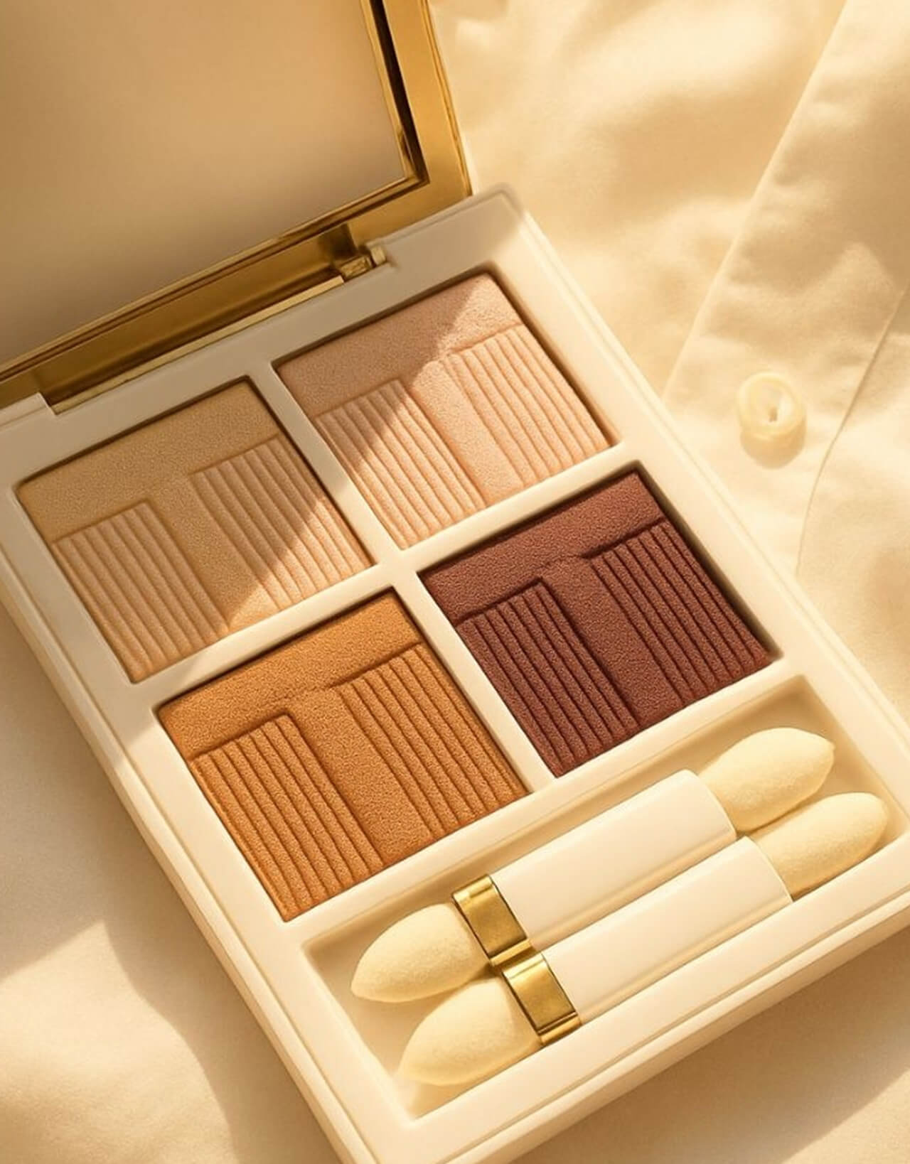 「TOM FORD SOLEIL」　沈みゆく太陽が魅せる情景“ゴールデンアワー”の輝きを肌に纏う