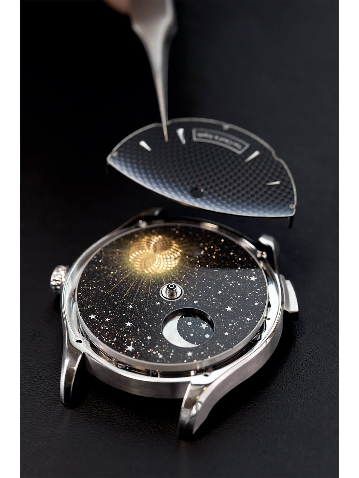 VAN CLEEF & ARPELSの「ミッドナイト ジュール ニュイ ファーズ ドゥ リュンヌ ウォッチ」の分解画像