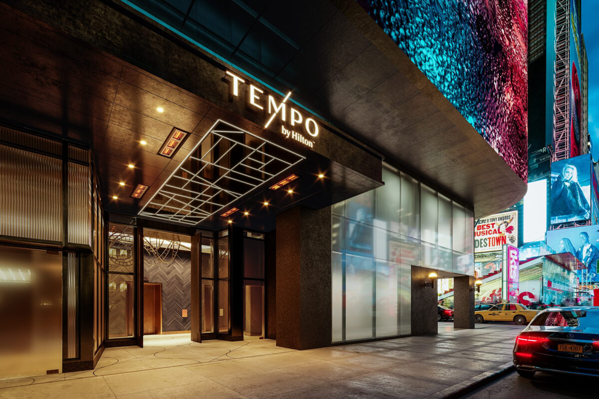 「TEMPO by Hilton NEW YORK TIMES SQUARE」のエントランスの画像