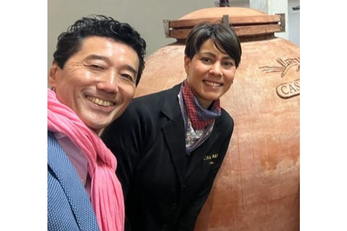 カーサ･エンマワイナリーを訪問中の堀井さんの画像