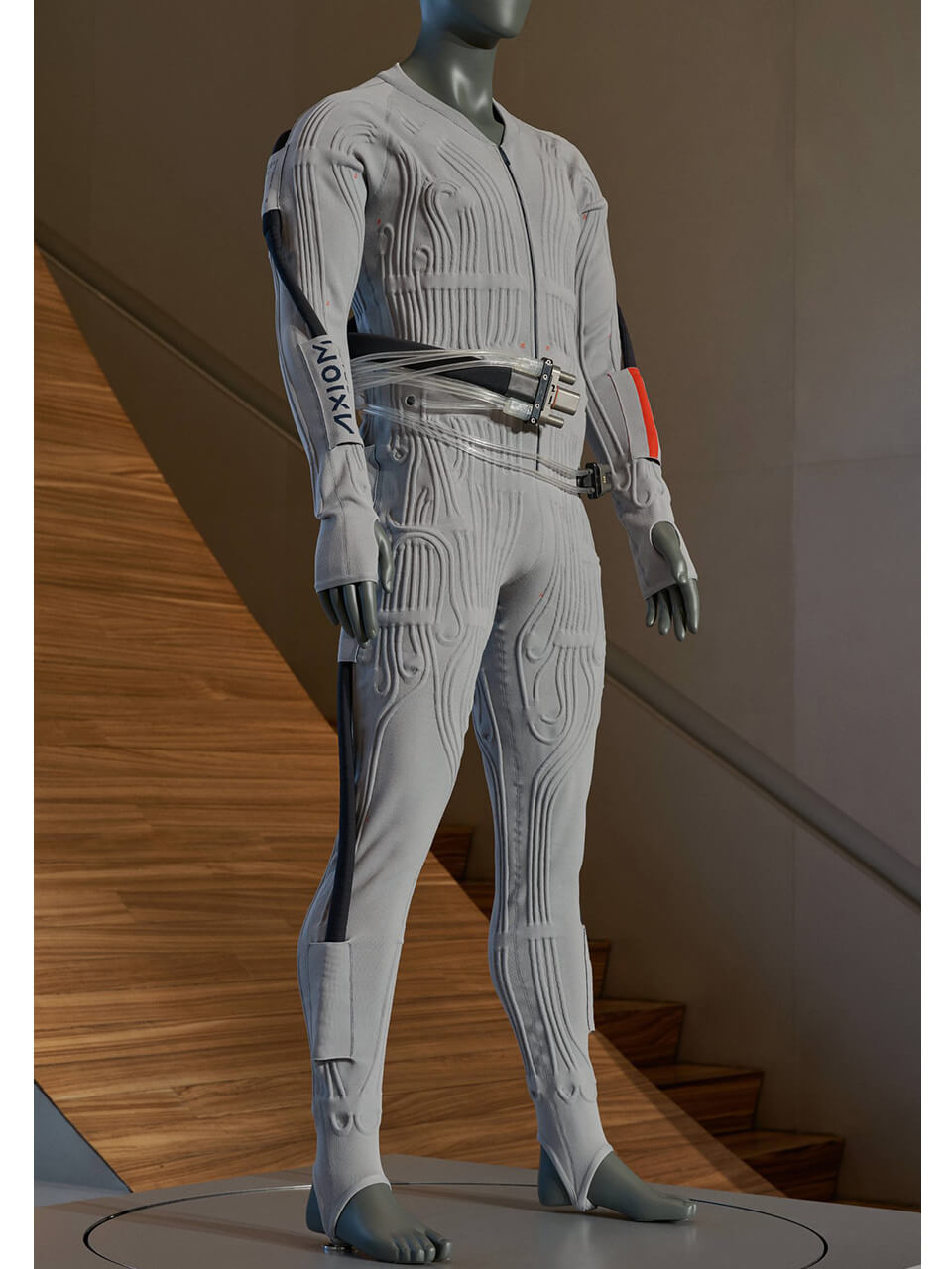 “プラダ”が手掛ける次世代の宇宙服は、新たな美しさの表現か