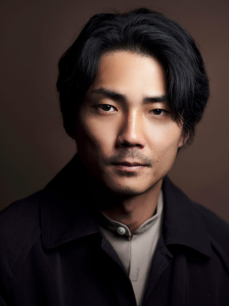 挑戦的な作品に挑み続ける毎熊克哉が主演映画『見えない娘 THE INVISIBLES』で魅せる硬派な色気